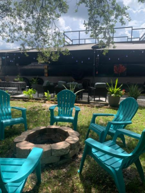 Pet Friendly, Short or Mid- Term Rental, Unique tour bus conversion